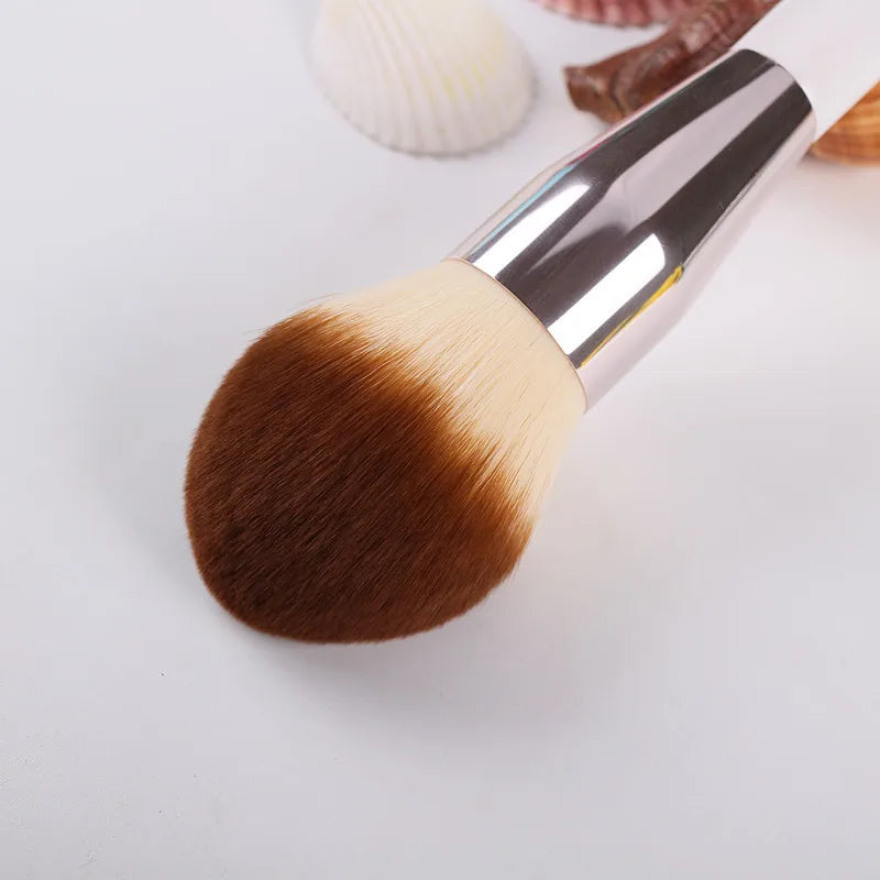 Povei Blush Brush: Professional Makeup Tool with Wood Handle