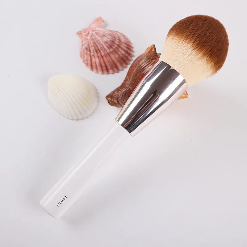 Povei Blush Brush: Professional Makeup Tool with Wood Handle