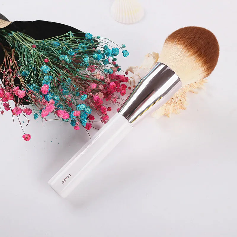 Povei Blush Brush: Professional Makeup Tool with Wood Handle