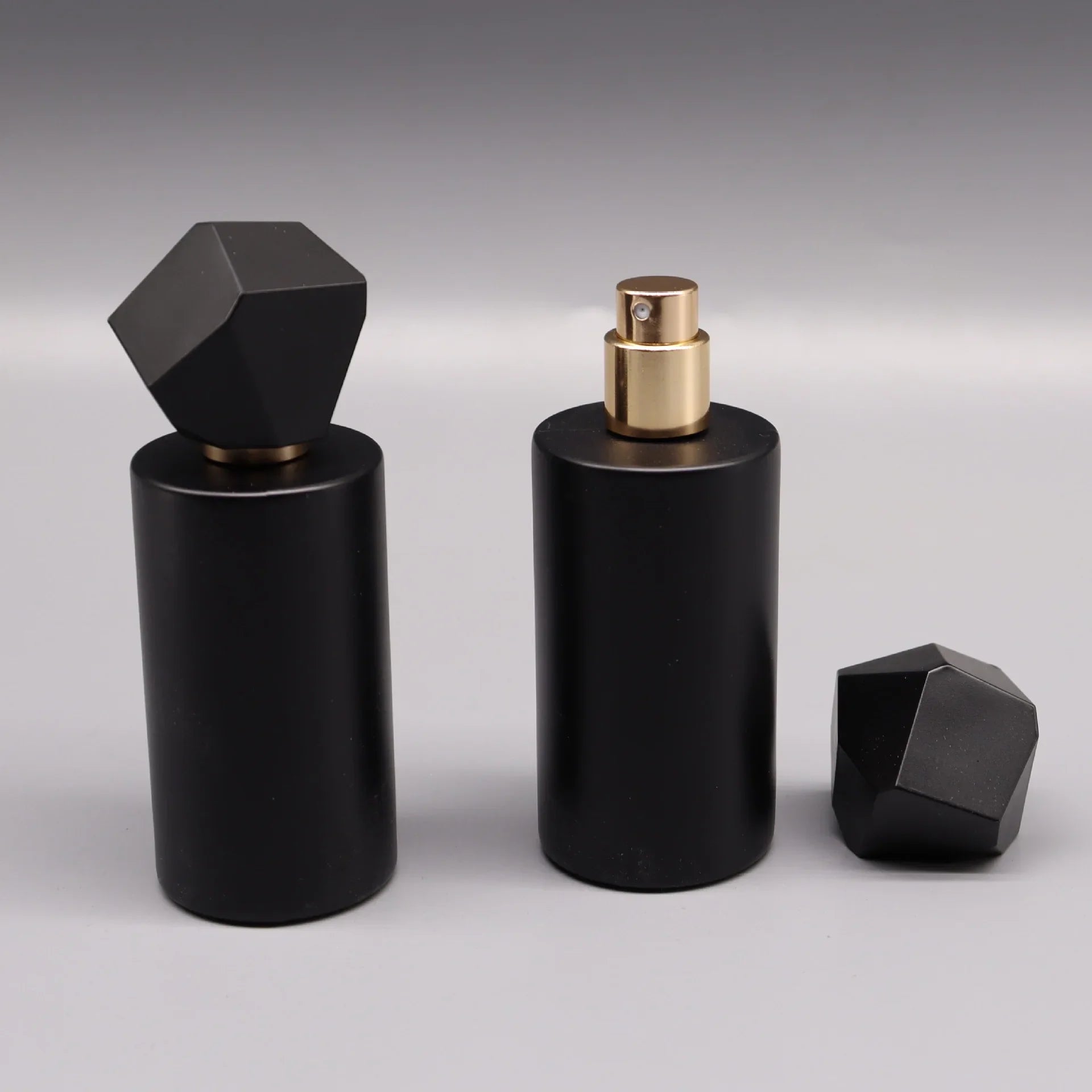 Povei 50ml Black Gold Glass Spray Perfume Bottle - Refillable Atomizer Container