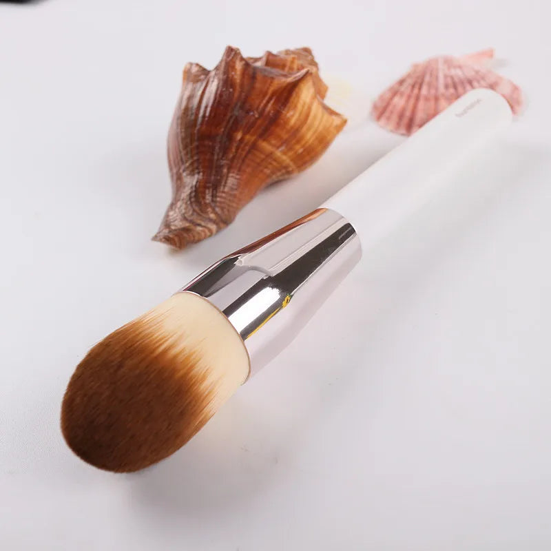 Povei Blush Brush: Professional Makeup Tool with Wood Handle