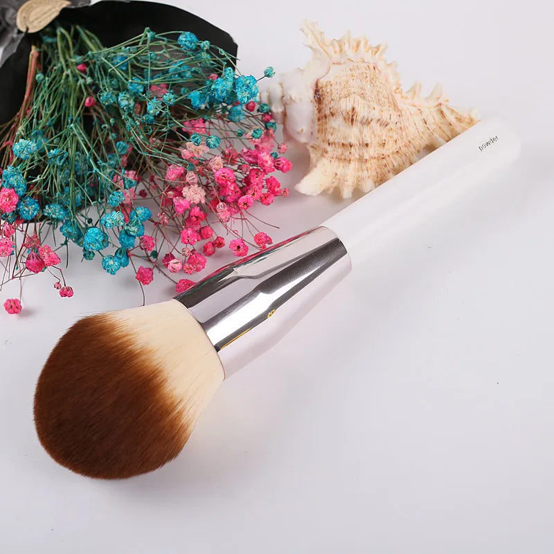 Povei Blush Brush: Professional Makeup Tool with Wood Handle